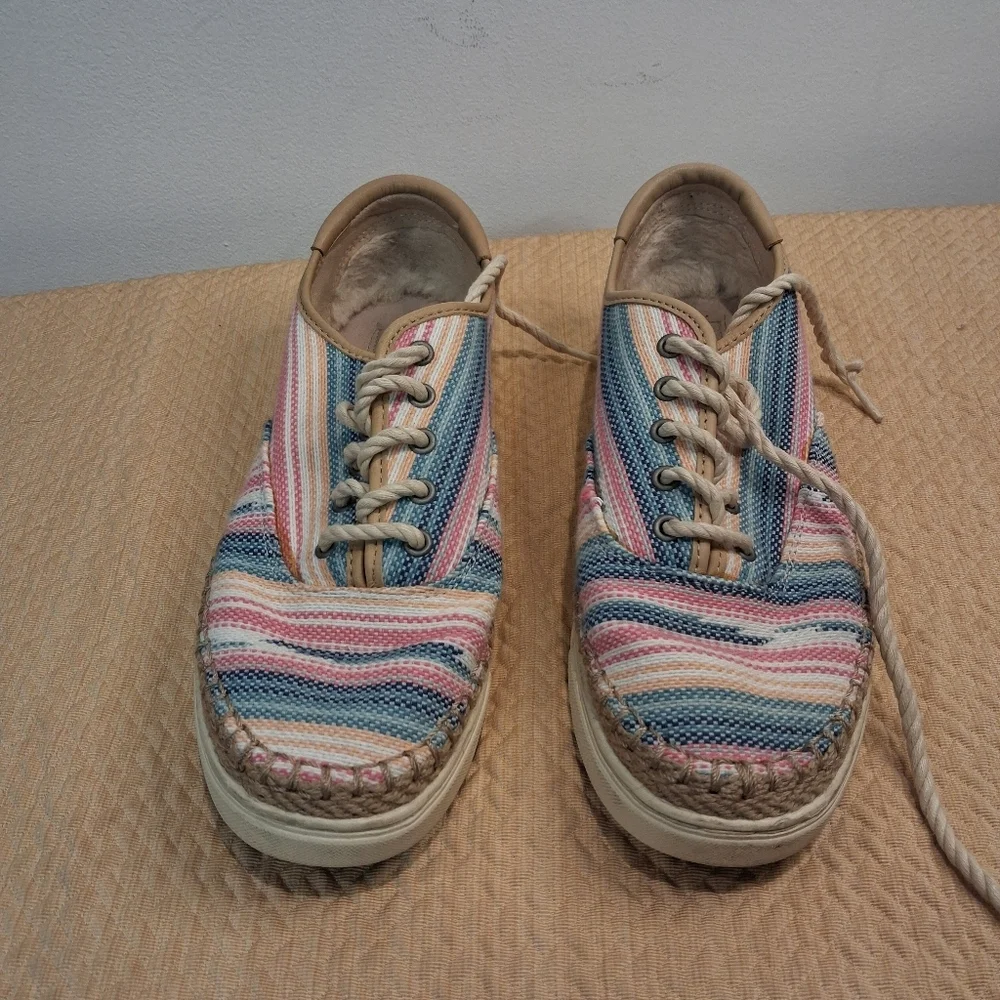 Ugg Size 9.5 Eyan ll Serape Espadrille Stipes Shoes Small Flaw